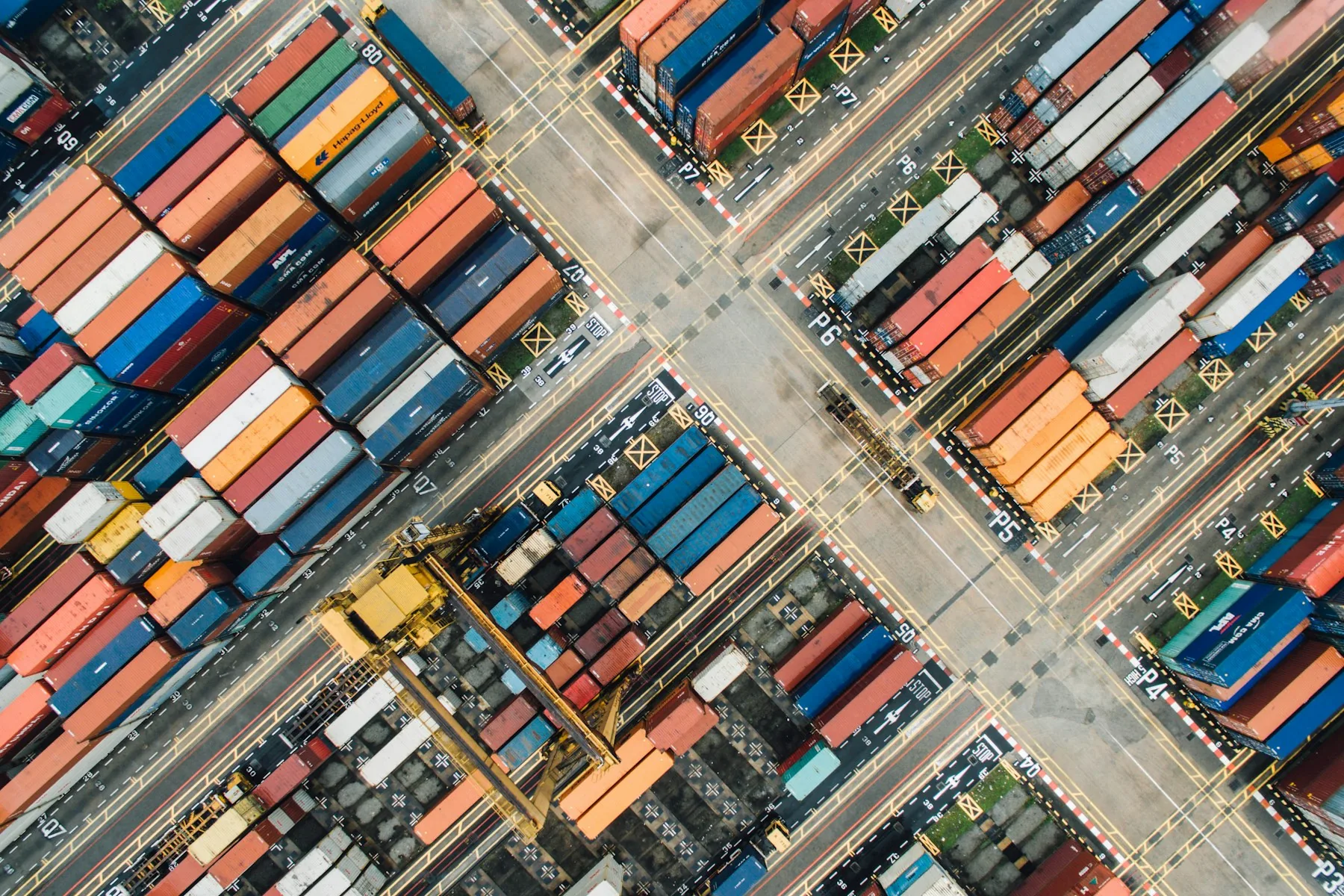 Bãi container cảng, ảnh minh họa ngành chuỗi cung ứng