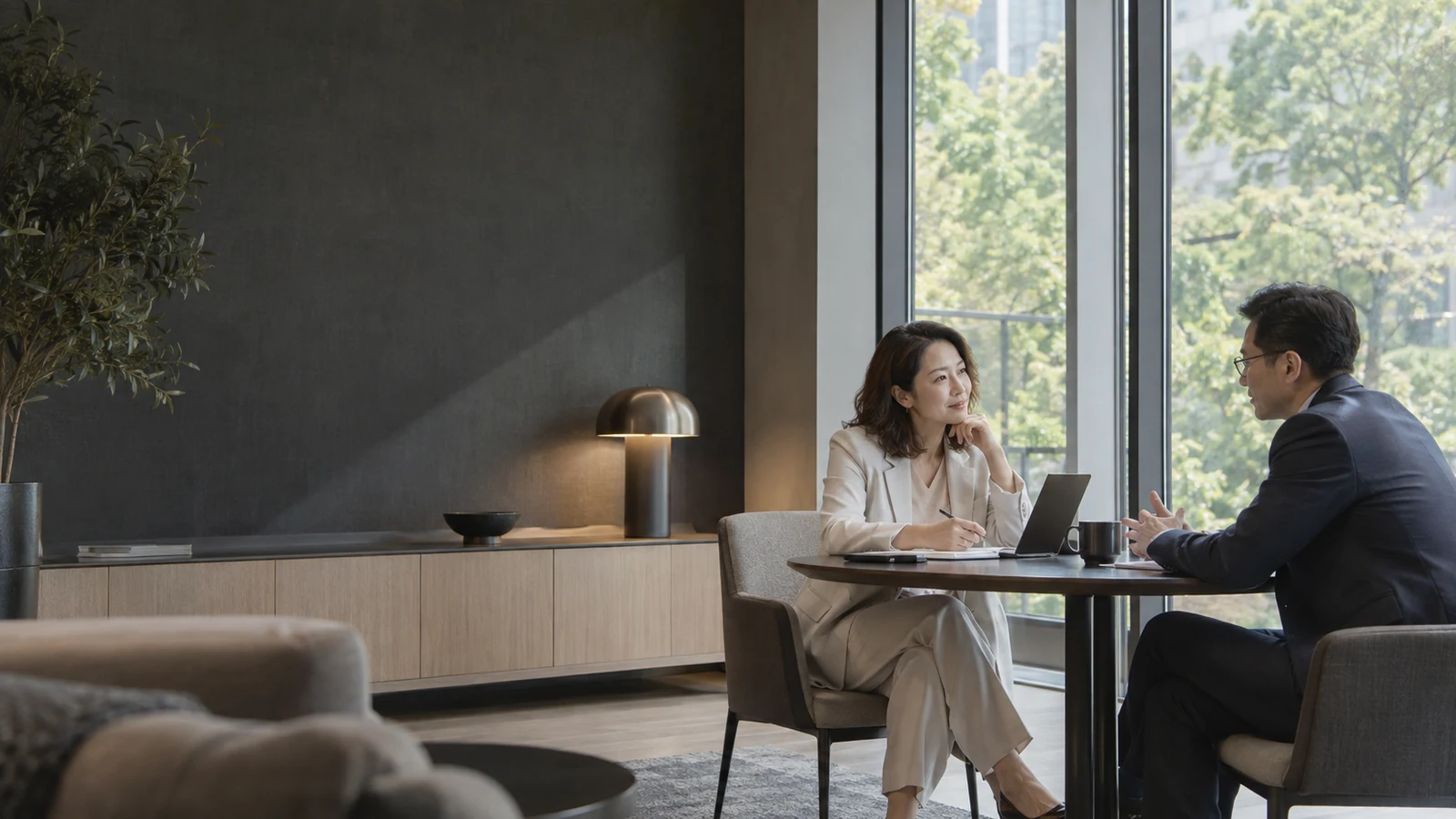Người phụ trách doanh nghiệp trao đổi về kế hoạch tuyển dụng tiếp theo, minh họa do AI tạo